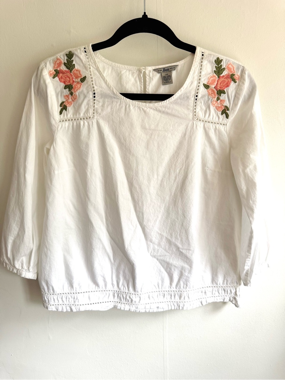 Bass White %100 Cotton Blouse with Coral Pink Floral Embroidery - Feminine Look